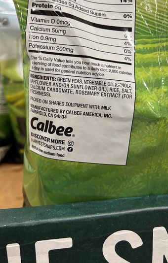Calbee, Harvest Snaps - Baked Green Pea Snacks, barcode: 0071146008274, has 2 potentially harmful, 2 questionable, and
0 added sugar ingredients.