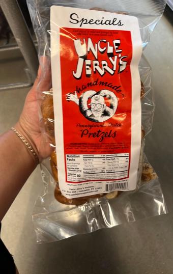 Uncle Jerrys, Uncle Jerrys Pretzels 8 Oz, barcode: 0891552002006, has 0 potentially harmful, 0 questionable, and
    0 added sugar ingredients.