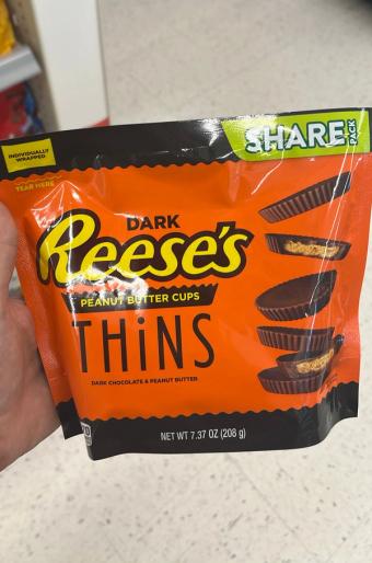 Reese's, Reese's Dark Chocolate & Peanut Butter Peanut Butter Cups Thins Share Pack 7.37 oz, barcode: 0034000460625, has 3 potentially harmful, 7 questionable, and
    2 added sugar ingredients.