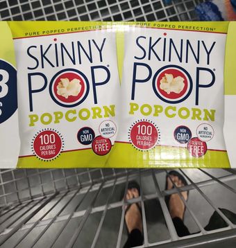 Skinny Pop, Skinny pop popcorn, barcode: 0816925022450, has 0 potentially harmful, 1 questionable, and
    0 added sugar ingredients.