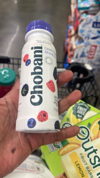 Chobani, Greek yogurt drink, barcode: 0818290011800, has 0 potentially harmful, 2 questionable, and
2 added sugar ingredients.