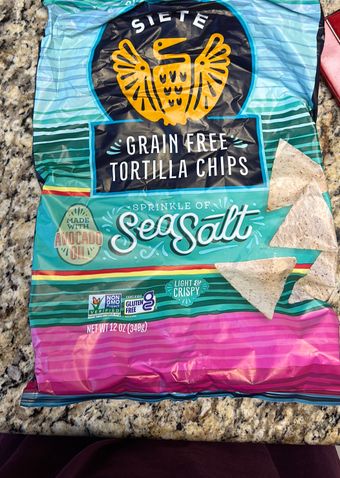 Siete, Siete Grain Free Light & Crispy Sea Salt Tortilla Chips 12 Oz, barcode: 0851769007508, has 0 potentially harmful, 0 questionable, and
    0 added sugar ingredients.