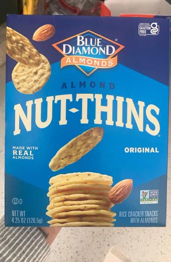 Blue Diamond, Blue Diamond Nut-Thins Almonds Crackers 4.25 oz, barcode: 0041570044261, has 0 potentially harmful, 2 questionable, and
    0 added sugar ingredients.