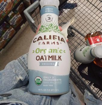 Califia Farms, Organic oatmilk, barcode: 0813636023349, has 0 potentially harmful, 0 questionable, and
    0 added sugar ingredients.