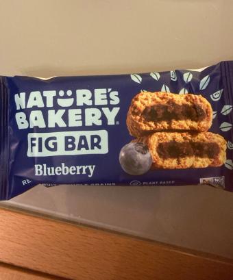 Nature's Bakery Llc, STONE GROUND WHOLE WHEAT FIG BAR, BLUEBERRY, barcode: 0047495112900, has 2 potentially harmful, 2 questionable, and
    4 added sugar ingredients.