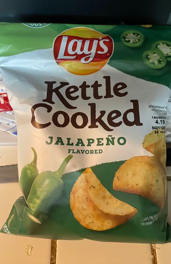 Lay's, Lay's Kettle Cooked Potato Chips Jalapeno Flavored 8 Oz, barcode: 0028400371858, has 4 potentially harmful, 1 questionable, and
1 added sugar ingredients.