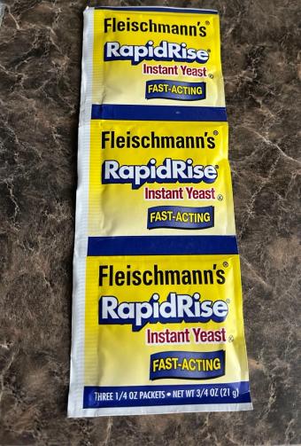 Fleischmann's, Fleischmann's RapidRise Fast-Acting Instant Yeast 3 - 0.25 oz Packets, barcode: 0040100009299, has 0 potentially harmful, 0 questionable, and
    0 added sugar ingredients.