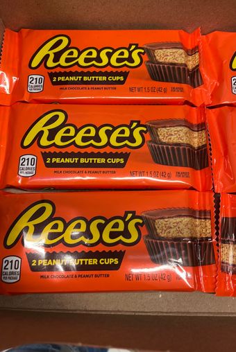 The Hershey Company, MILK CHOCOLATE PEANUT BUTTER CUPS, barcode: 0000003444009, has 1 potentially harmful, 4 questionable, and
2 added sugar ingredients.
