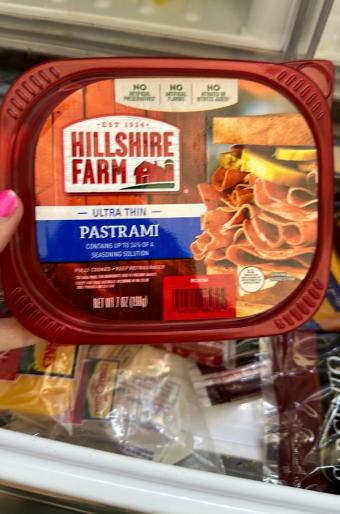 The Hillshire Brands Company, PASTRAMI ULTRA THIN, barcode: 0044500984705, has 1 potentially harmful, 1 questionable, and
    2 added sugar ingredients.