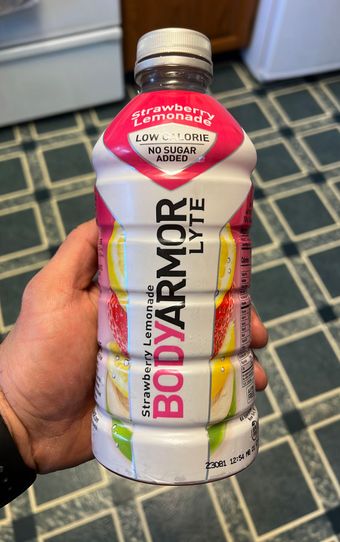 Bodyarmor, Bodyarmor Lyte Sports Drink Strawberry Lemonade 28oz, 1ct, barcode: 0850009942623, has 0 potentially harmful, 7 questionable, and
0 added sugar ingredients.