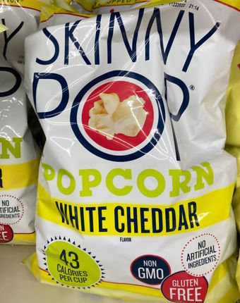 Amplify Snack Brands, Inc., SKINNYPOP, POPCORN, WHITE CHEDDAR, WHITE CHEDDAR, barcode: 0850251004179, has 0 potentially harmful, 3 questionable, and
0 added sugar ingredients.