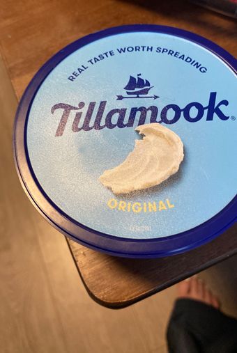 Tillamook County Creamery Association, ORIGINAL FARMSTYLE CREAM CHEESE SPREAD, ORIGINAL, barcode: 0072830702201, has 0 potentially harmful, 0 questionable, and
    0 added sugar ingredients.
