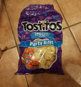 Tostitos, Tostitos Scoops Tortilla Chips 14.5 Oz, barcode: 0028400083140, has 2 potentially harmful, 1 questionable, and
    0 added sugar ingredients.