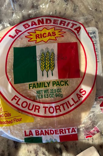 Ole Mexican Foods, Inc., FLOUR TORTILLAS, barcode: 0027331000325, has 4 potentially harmful, 4 questionable, and
0 added sugar ingredients.