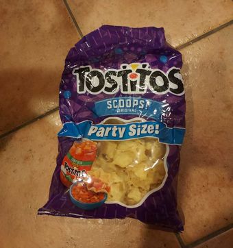 Tostitos, Tostitos Scoops Tortilla Chips 14.5 Oz, barcode: 0028400083140, has 2 potentially harmful, 1 questionable, and
    0 added sugar ingredients.