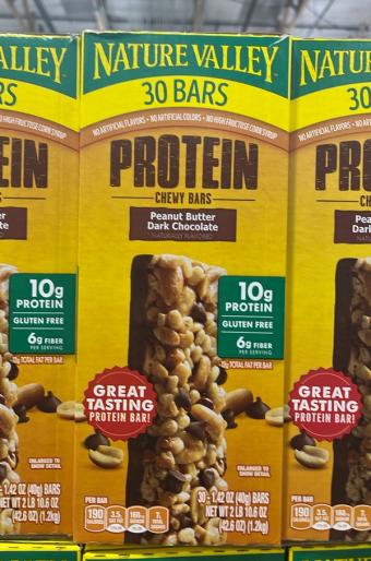 Nature Valley, Nature Valley Peanut Butter Dark Chocolate Protein Chewy Bars 30 ea, barcode: 0016000439627, has 3 potentially harmful, 4 questionable, and
3 added sugar ingredients.