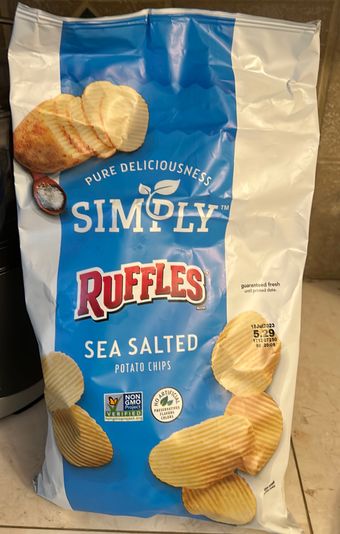 Simply, Ruffles Simply Potato Chips Sea Salted 8 Oz, barcode: 0028400679114, has 0 potentially harmful, 1 questionable, and
    0 added sugar ingredients.