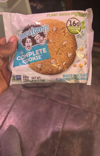 Lenny & Larry's, WHITE CHOCOLATY MACADAMIA PLANT-BASED COOKIE, WHITE CHOCOLATY MACADAMIA, barcode: 0787692838349, has 1 potentially harmful, 6 questionable, and
3 added sugar ingredients.