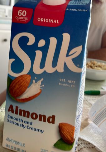Danone Us, Llc, ORIGINAL ALMONDMILK, ORIGINAL, barcode: 0025293000988, has 0 potentially harmful, 1 questionable, and
1 added sugar ingredients.