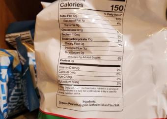 Skinnypop, Popcorn organic, barcode: 0850251004940, has 0 potentially harmful, 1 questionable, and
    0 added sugar ingredients.