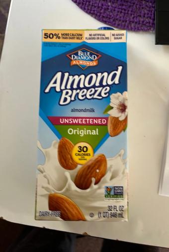 Almond Breeze, Almond Breeze Unsweetened Original Almondmilk 32 fl oz, barcode: 0041570054130, has 0 potentially harmful, 1 questionable, and
    0 added sugar ingredients.