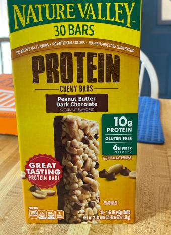 Nature Valley, Nature Valley Peanut Butter Dark Chocolate Protein Chewy Bars 30 ea, barcode: 0016000439627, has 3 potentially harmful, 4 questionable, and
3 added sugar ingredients.