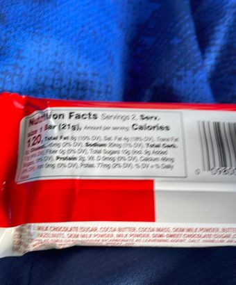 Kinder, Kinder Bueno, barcode: 0009800000555, has 1 potentially harmful, 2 questionable, and
    1 added sugar ingredients.
