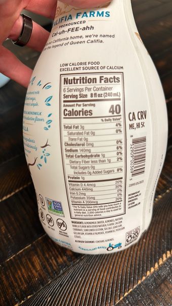 Califia Farms, Lp, UNSWEETENED VANILLA ALMONDMILK, UNSWEETENED VANILLA, barcode: 0852909003695, has 0 potentially harmful, 1 questionable, and
    0 added sugar ingredients.