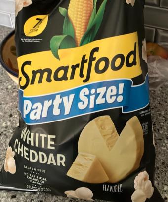 Smartfood, Smartfood Popcorn White Cheddar 9 3/4 Oz, barcode: 0028400314138, has 3 potentially harmful, 2 questionable, and
0 added sugar ingredients.