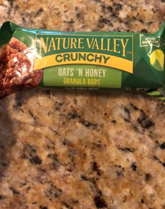 Nature Valley, Nature Valley Crunchy Oats 'n Honey Granola Bars 1.49 oz, barcode: 0016000264694, has 1 potentially harmful, 3 questionable, and
    3 added sugar ingredients.