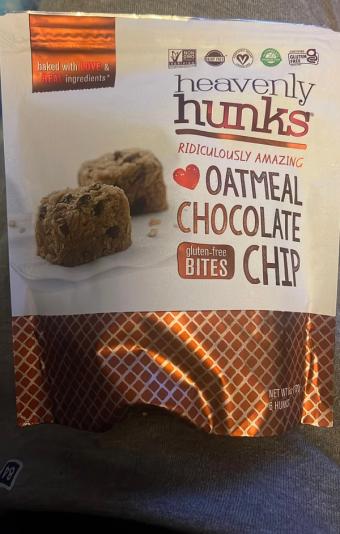 E&cs, E&c's Heavenly Hunks Gluten-free Oatmeal Chocolate Chip Cookies 6 Ea, barcode: 0857549004200, has 0 potentially harmful, 1 questionable, and
    3 added sugar ingredients.