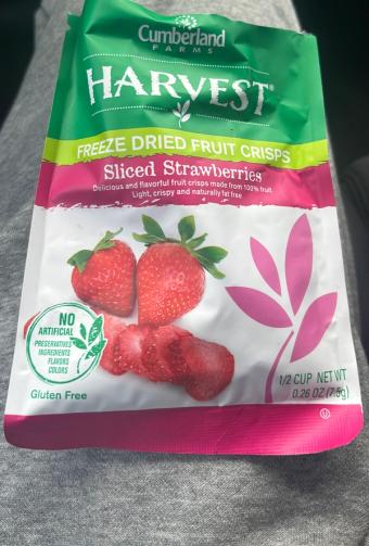 Cumberland Farms Dairy Inc, FREEZE DRIED FRUIT CRISPS, SLICED STRAWBERRIES, barcode: 0042704004588, has 0 potentially harmful, 0 questionable, and
    0 added sugar ingredients.