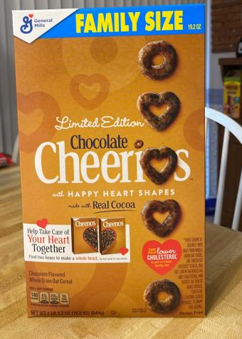 Cheerios, Cheerios Family Size Chocolate Oat Cereal 19.2 Oz, barcode: 0016000168688, has 2 potentially harmful, 4 questionable, and
    2 added sugar ingredients.