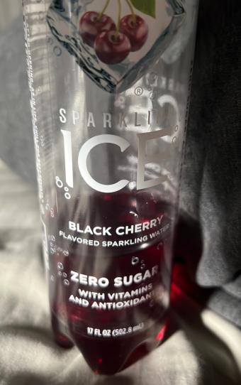 Sparkling Ice, Sparkling Ice Zero Sugar Black Cherry Sparkling Water 17 fl oz, barcode: 0016571952105, has 2 potentially harmful, 3 questionable, and
    0 added sugar ingredients.