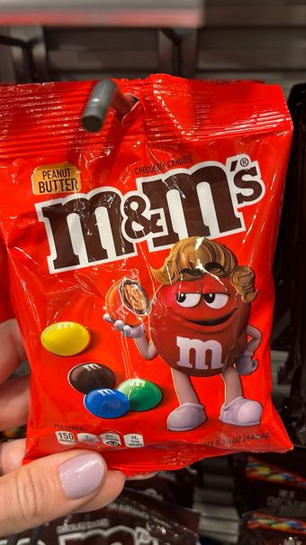 Mars Chocolate North America Llc, CHOCOLATE CANDIES, PEANUT BUTTER, barcode: 0040000017448, has 5 potentially harmful, 7 questionable, and
    3 added sugar ingredients.