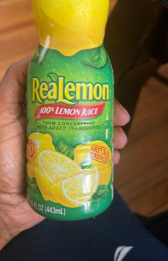 Mott's Llp, 100% LEMON JUICE, barcode: 0014800582239, has 2 potentially harmful, 1 questionable, and
0 added sugar ingredients.