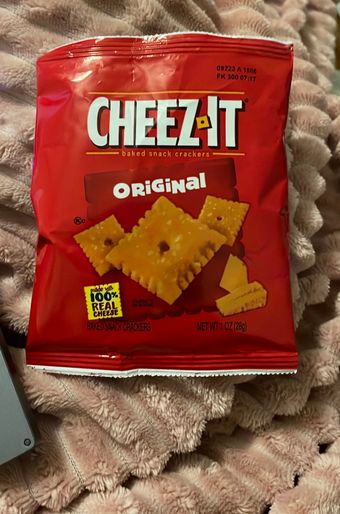 Sunshine Biscuits, Inc., ORIGINAL BAKED SNACK CRACKERS, ORIGINAL, barcode: 0024100940141, has 3 potentially harmful, 4 questionable, and
0 added sugar ingredients.