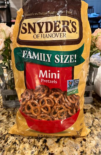 Snyder's-lance, Inc., MINI PRETZELS, barcode: 0077975080061, has 1 potentially harmful, 1 questionable, and
3 added sugar ingredients.