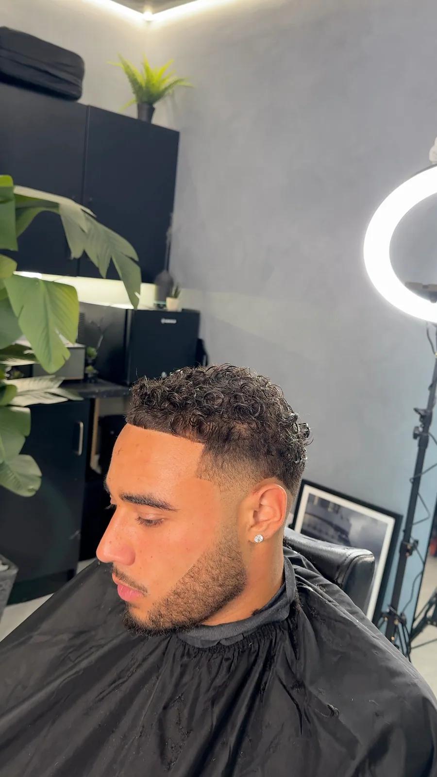 Low fade shape-up, Chair and Blade Manchester
