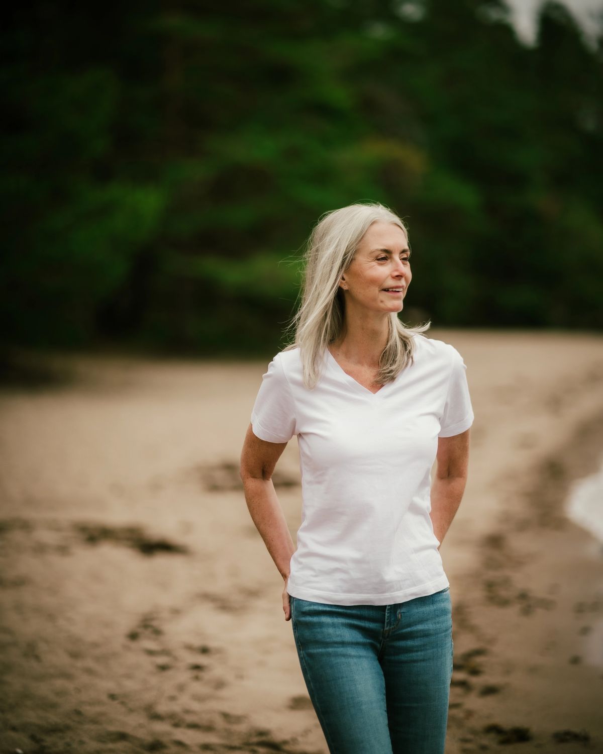 Kvinna på en strand