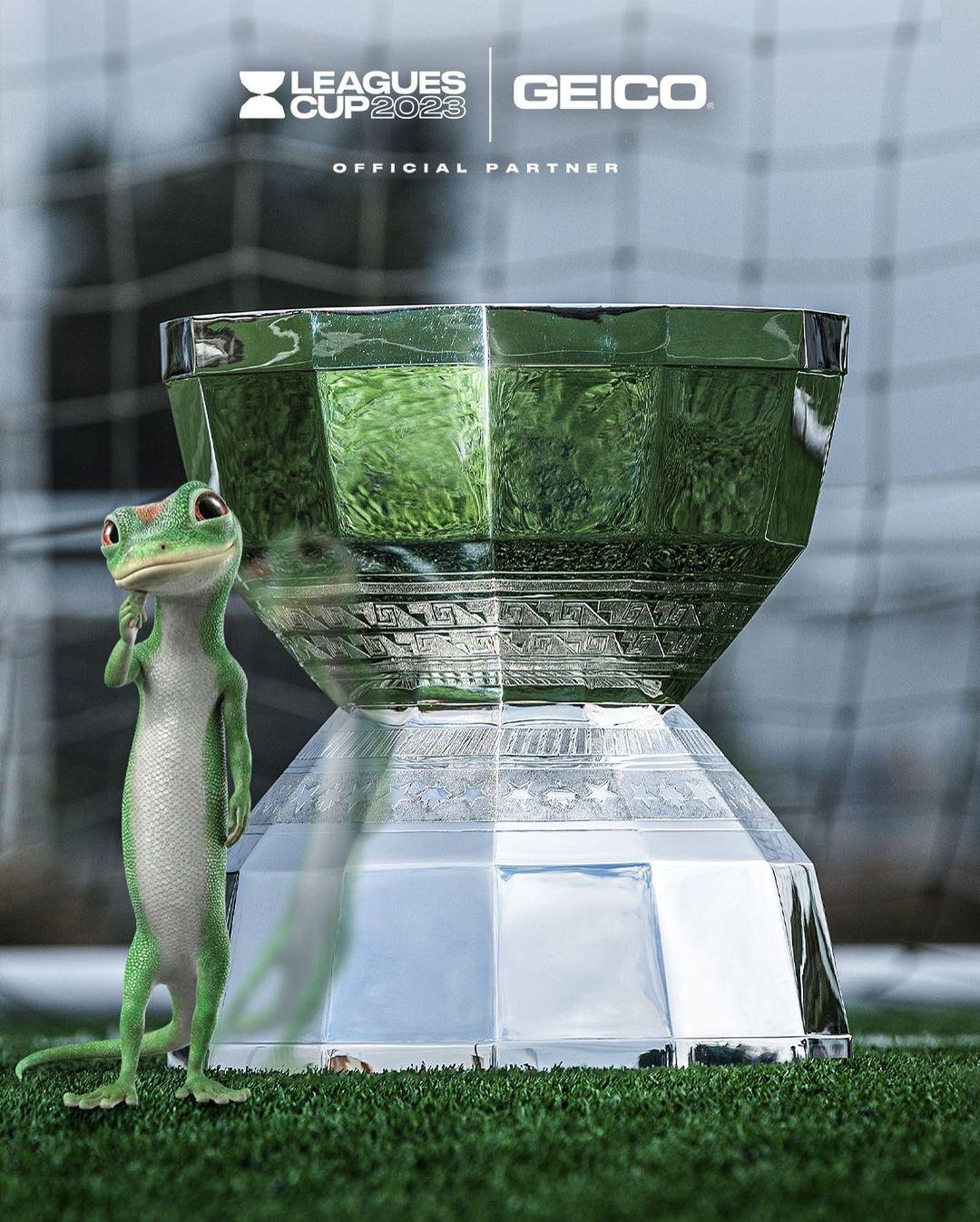 Gecko with Leagues Trophy