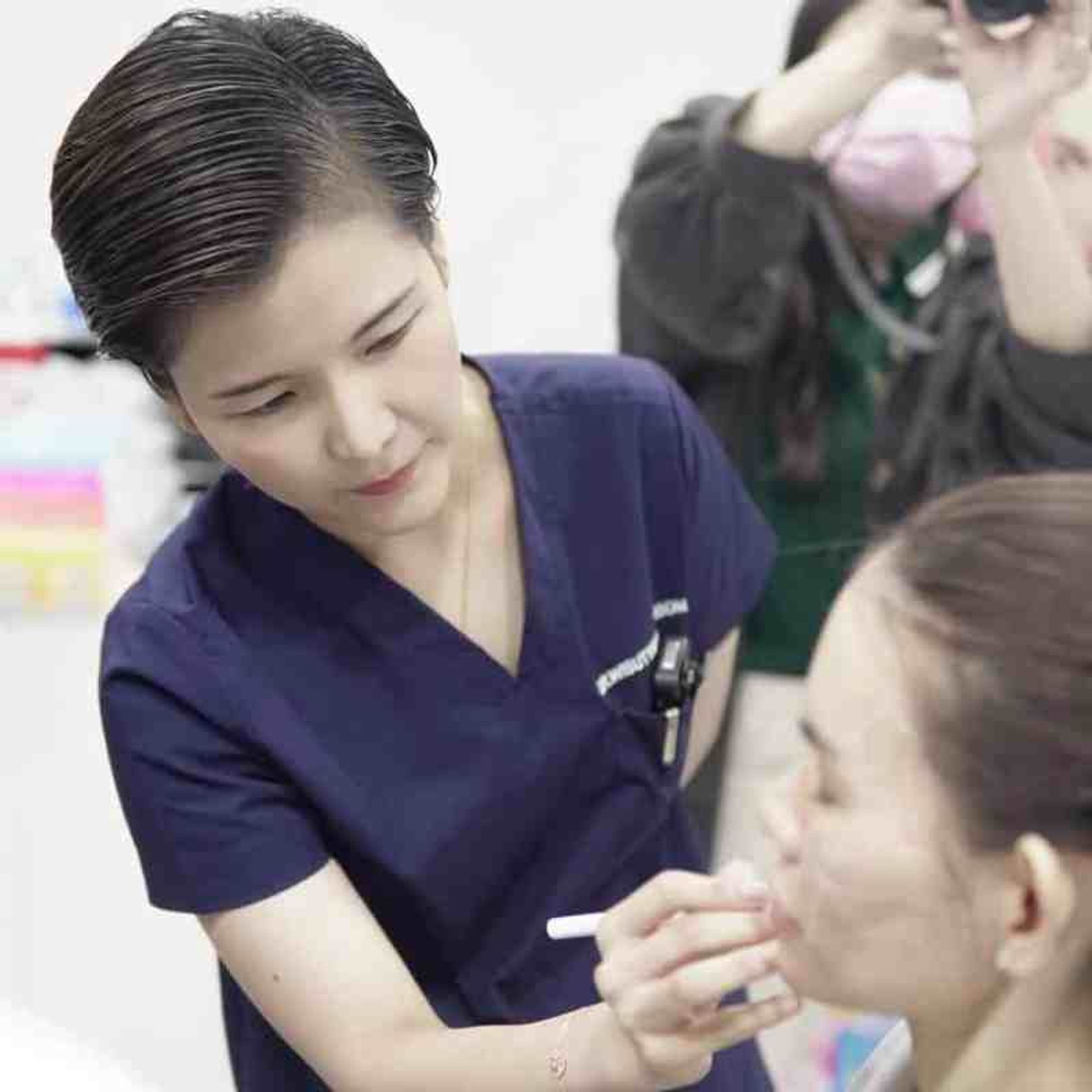 หน้าหย่อนคล้อย ไม่กระชับ เลือกทำหัตถการไหนดี? — ภาพประกอบ 08