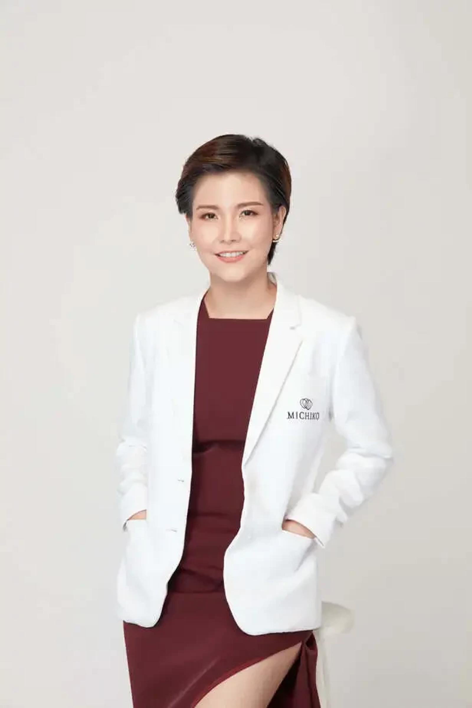 พญ.วิสุทธิยา บุญสม หรือคุณหมอกิ๊ฟ แพทย์ผู้บริหาร MICHIKO