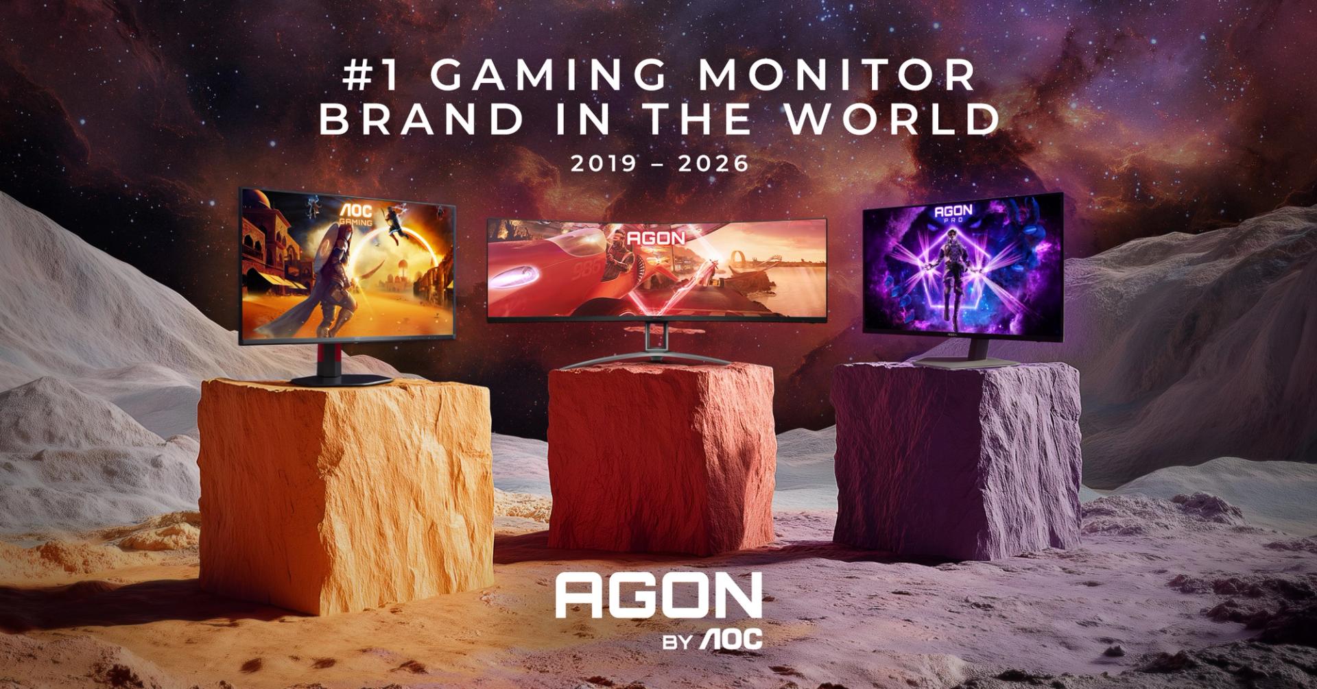 Monitor gaming AGON by AOC esposti su piedistalli con la scritta “#1 gaming monitor brand in the world 2019–2026”, in un’ambientazione futuristica che valorizza prestazioni elevate.