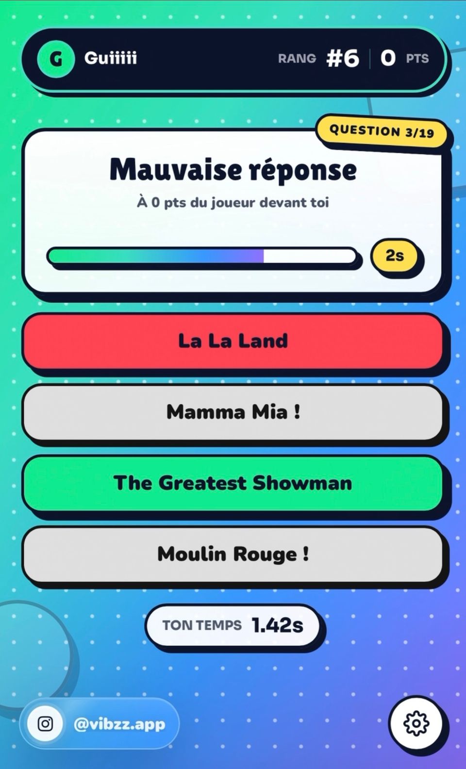 Téléphone affichant le résultat d’une réponse et le score d’un joueur dans Vibzz.