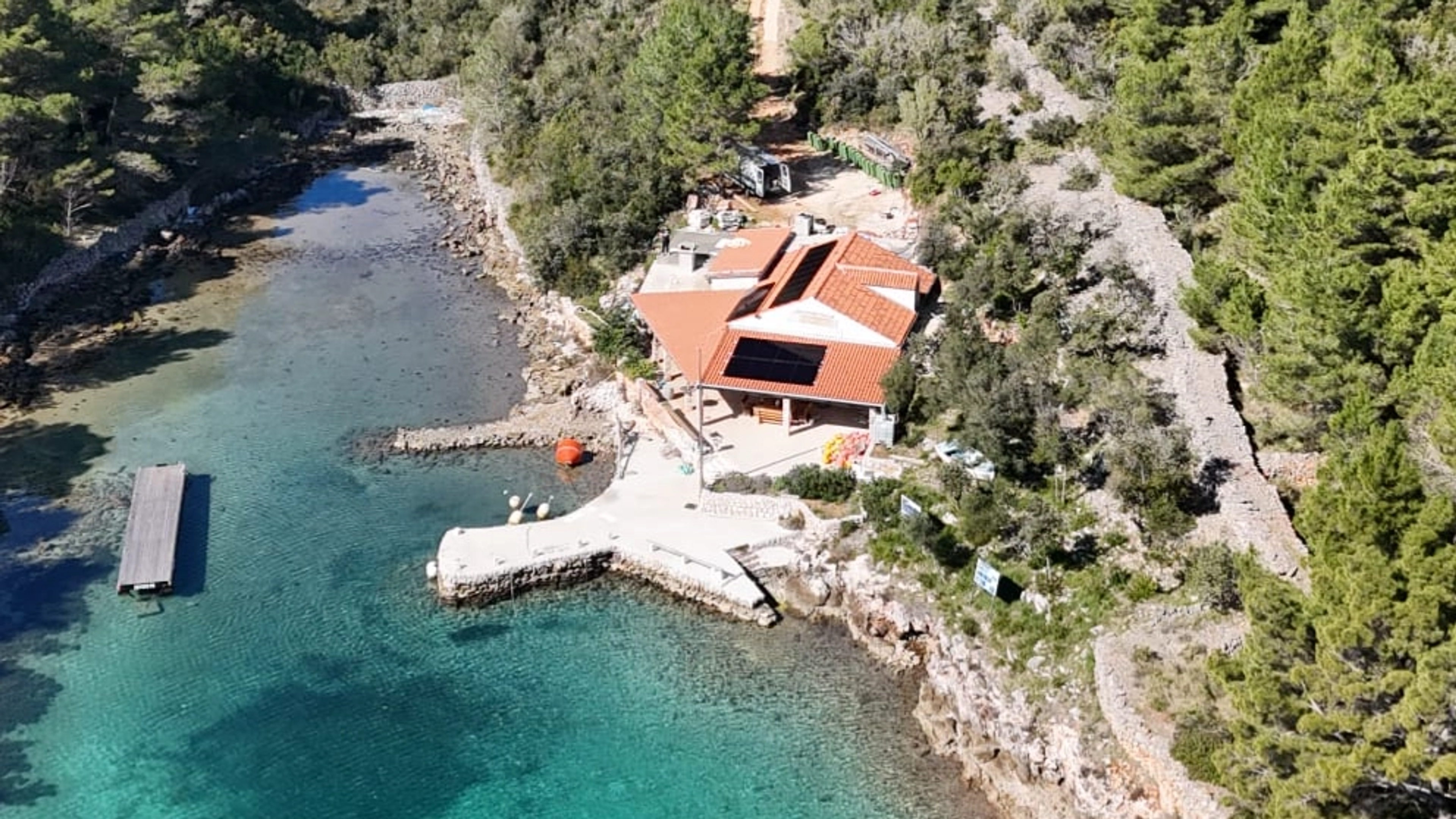 Off-grid sustav Otok Iž