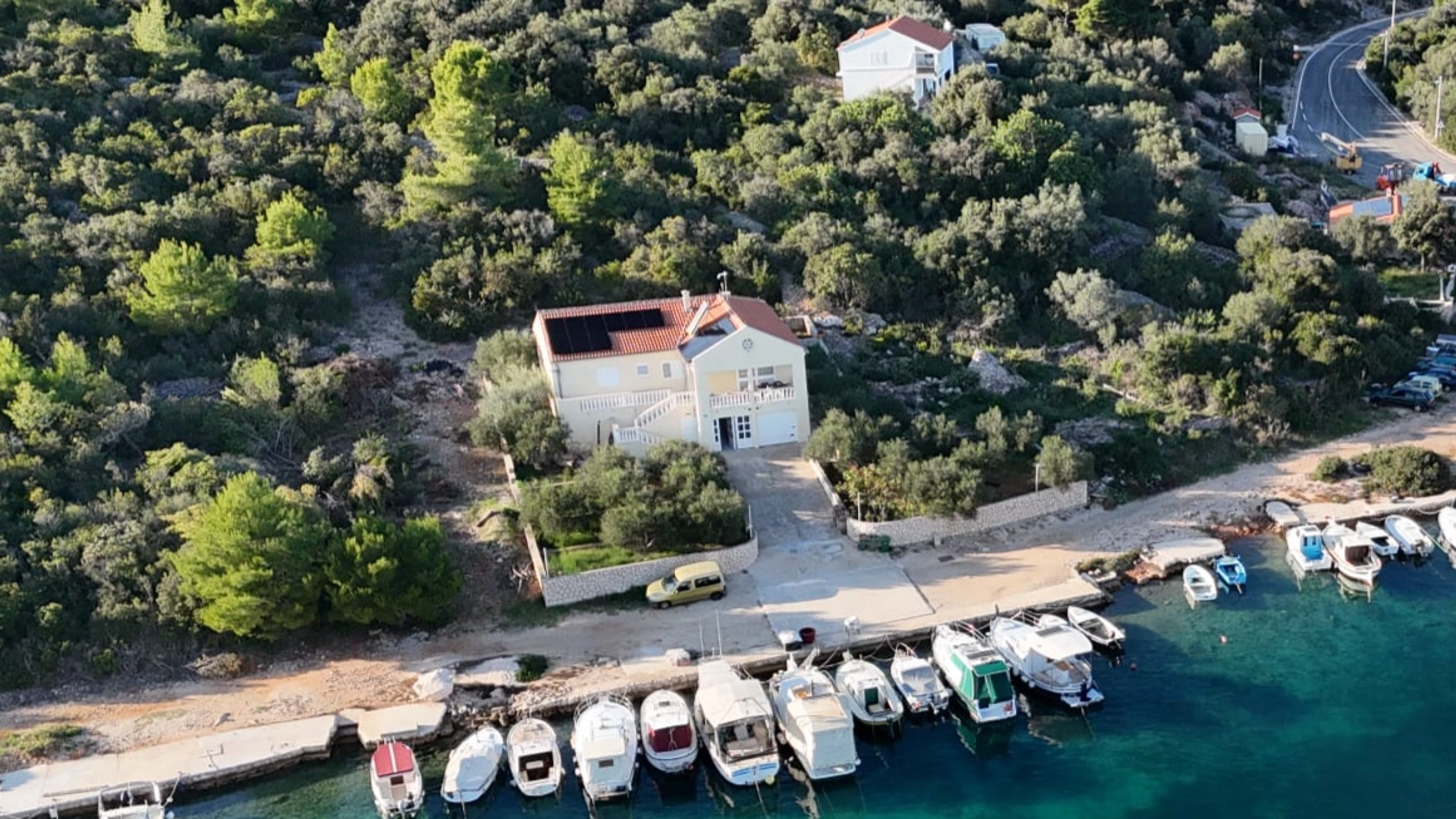 Dvije off-grid elektrane Otok Iž