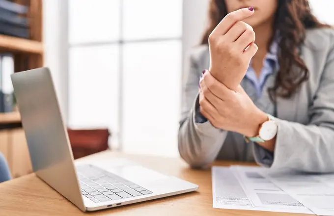 Cover image for blog post: Carpal Tunnel Syndrome and Physiotherapy: What Works?