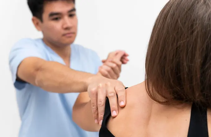 Cover image for blog post: Managing Frozen Shoulder with Targeted Physiotherapy Techniques