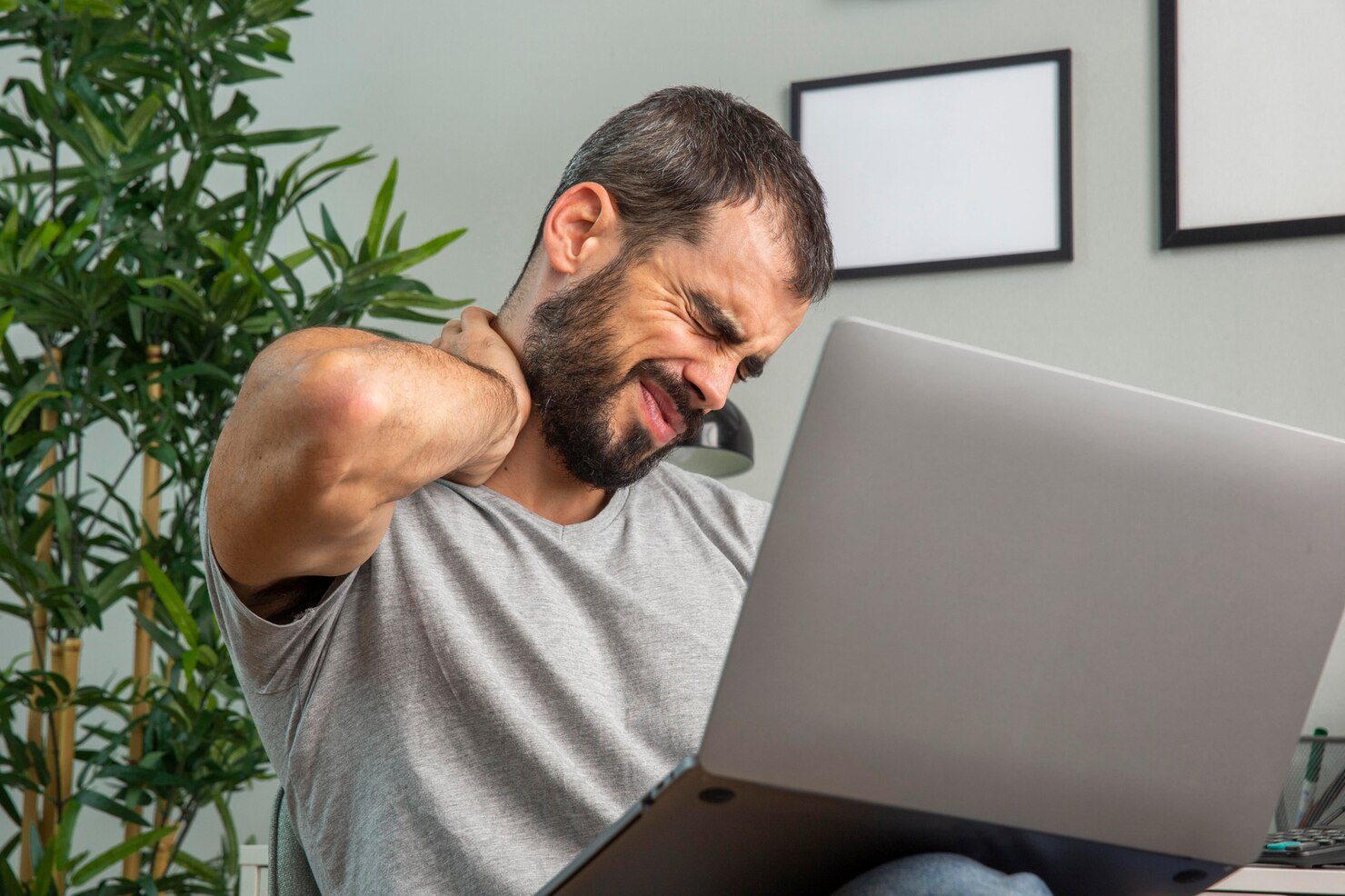 Cover image for blog post: Understanding Neck Pain: Causes, Symptoms, and Physiotherapy Solutions 